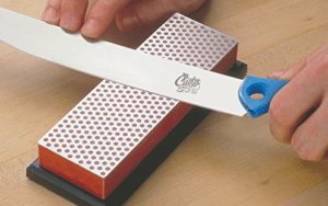 How to use a ceramic knife sharpener