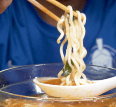 how to eat noodles with chopstick