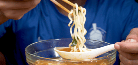 how to eat noodles with chopstick