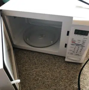 How to Clean Magic Chef Microwaves