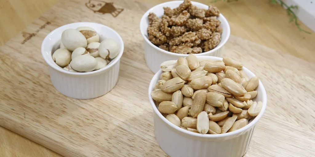 Can Birds Eat Raw Peanuts?
