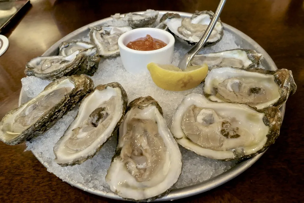do you eat oysters raw or cooked