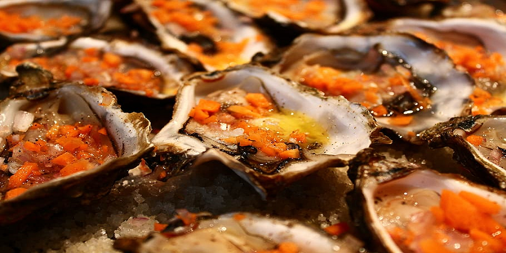 do you eat oysters raw or cooked