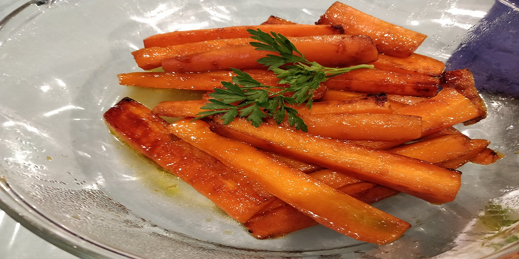 how many raw carrots can i eat a day